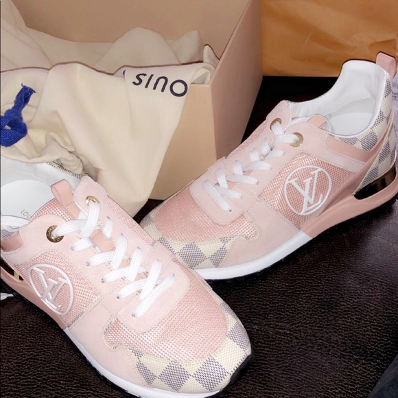 Size 7 Louis Vuitton Sneakers - Picture 2 of 3